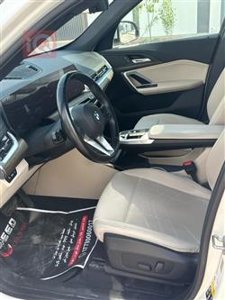 بی ئێم دەبڵیو X1